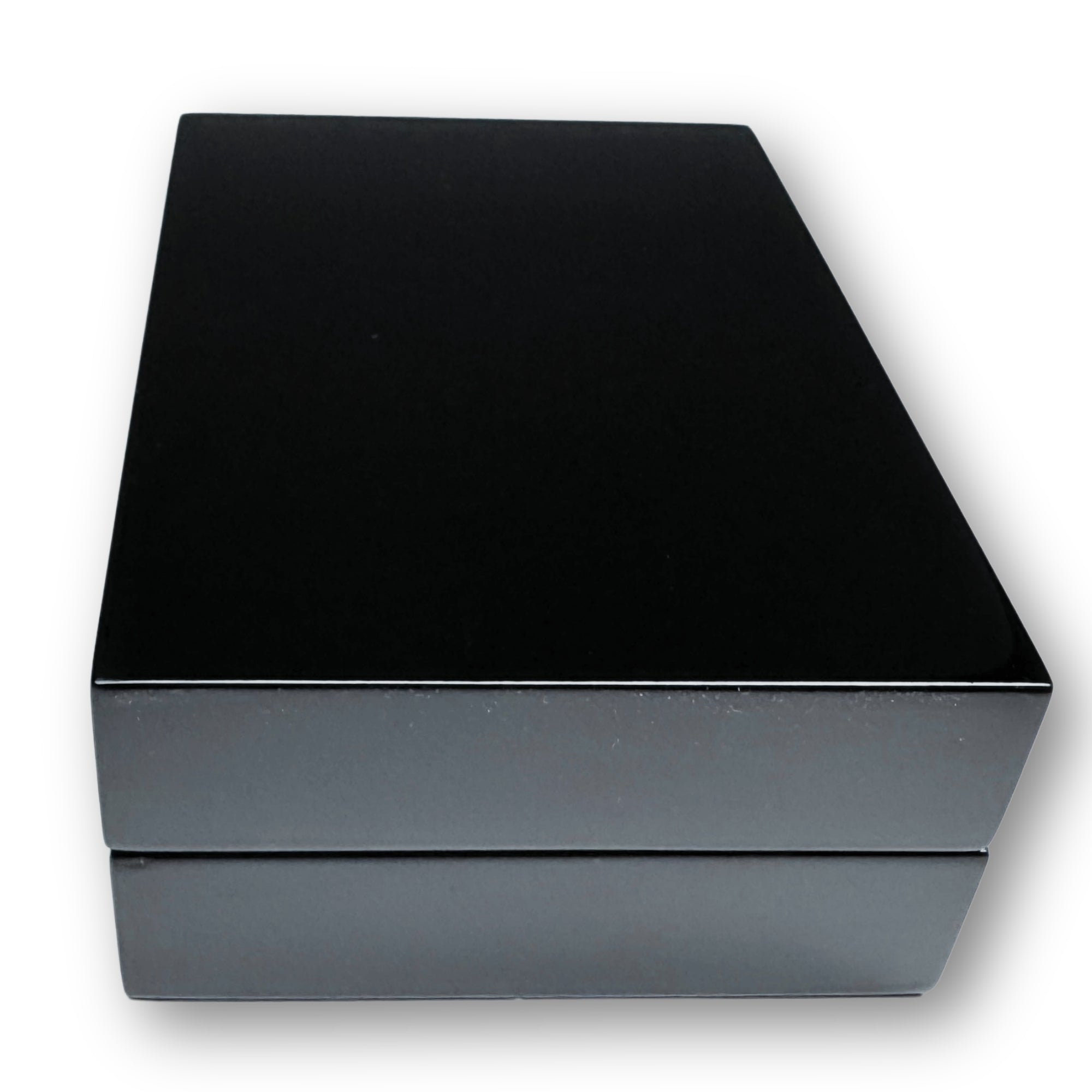 Lujosa caja de madera lacada para un conjunto de pendientes y colgante con iluminación LED