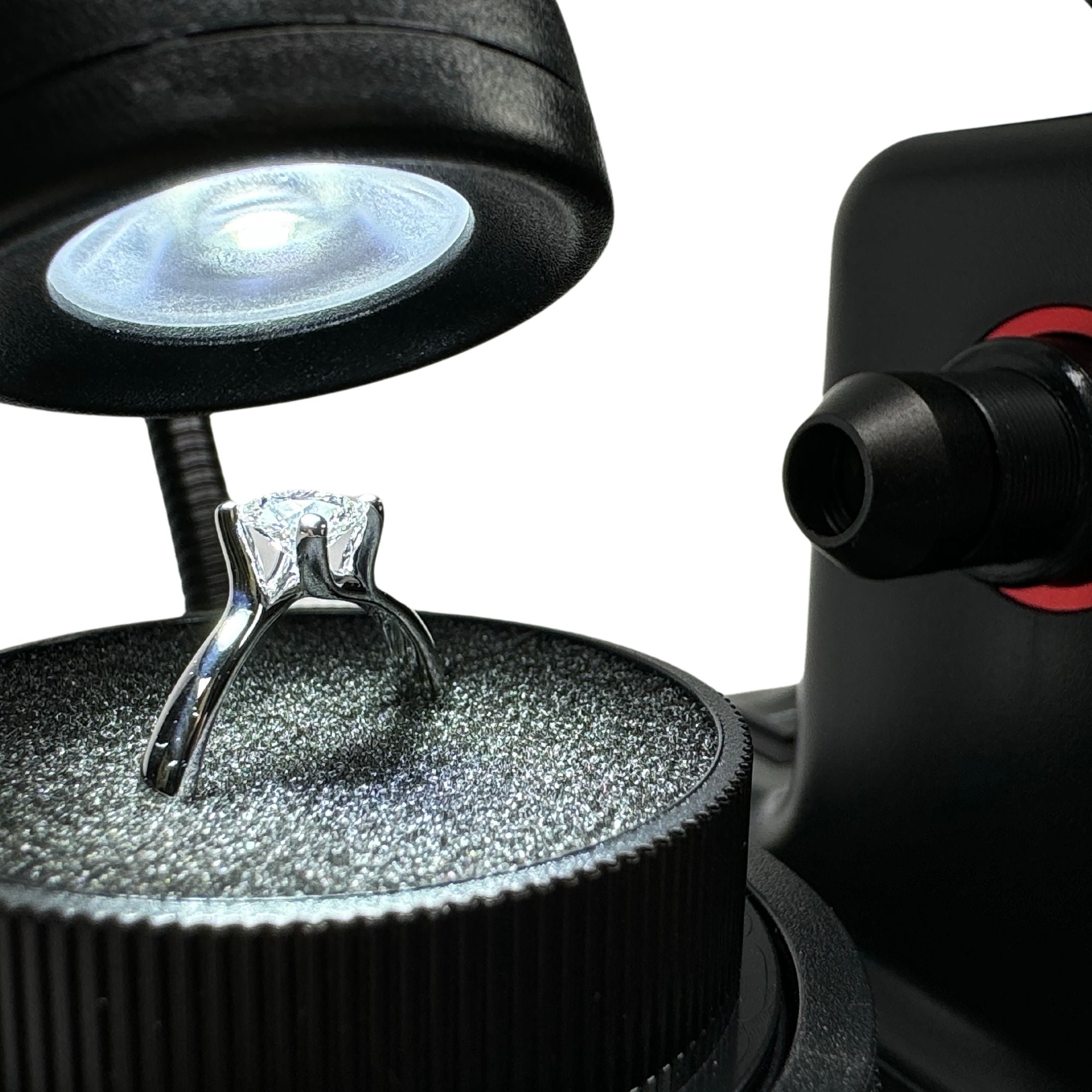 Microscope numérique pour afficher une désignation laser sur un diamant