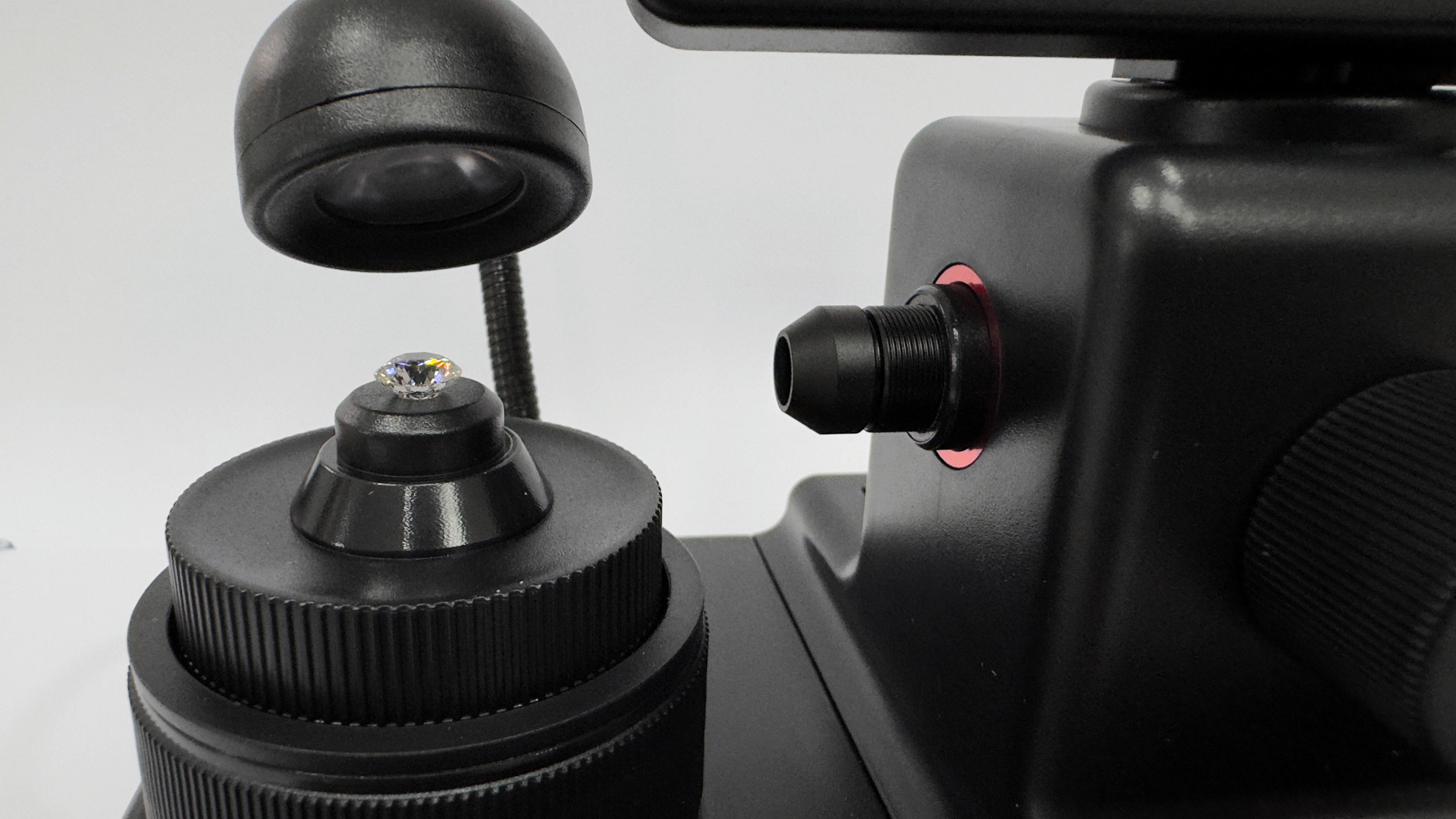 Mikroskop cyfrowy do wyświetlenia oznaczenia lasera na diamencie